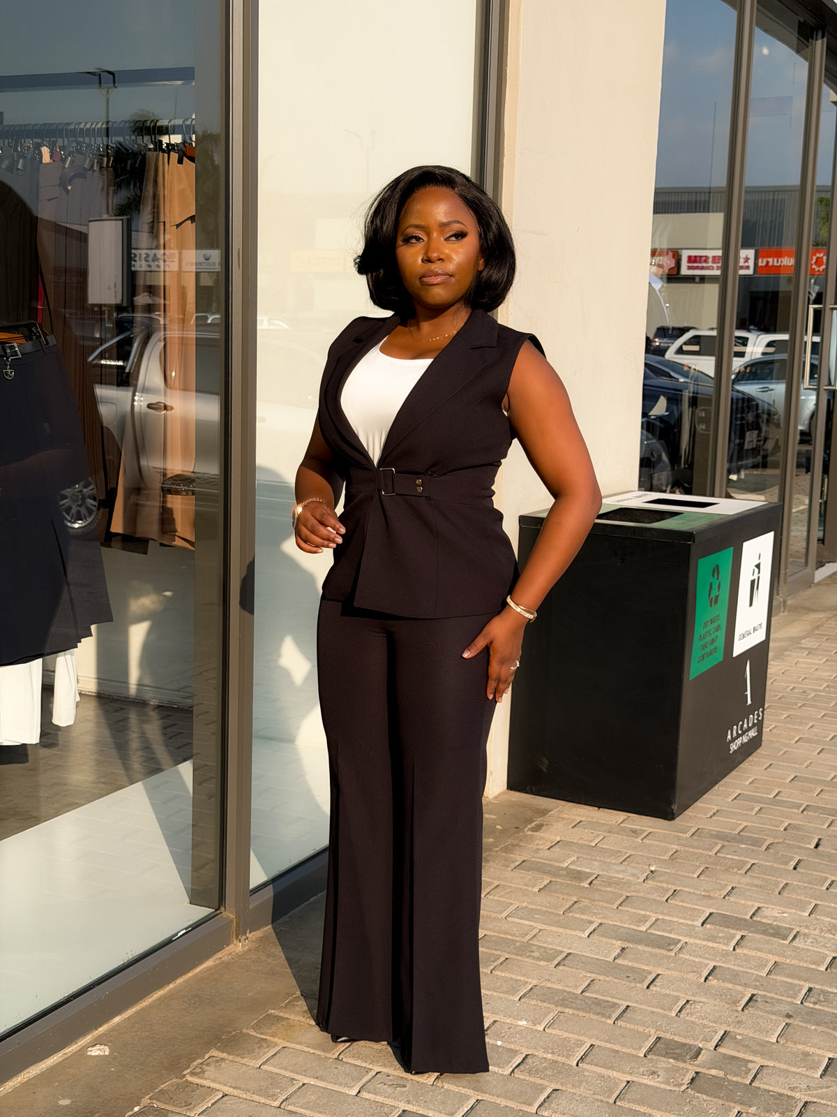 Black Sleeveless Pant Suit.