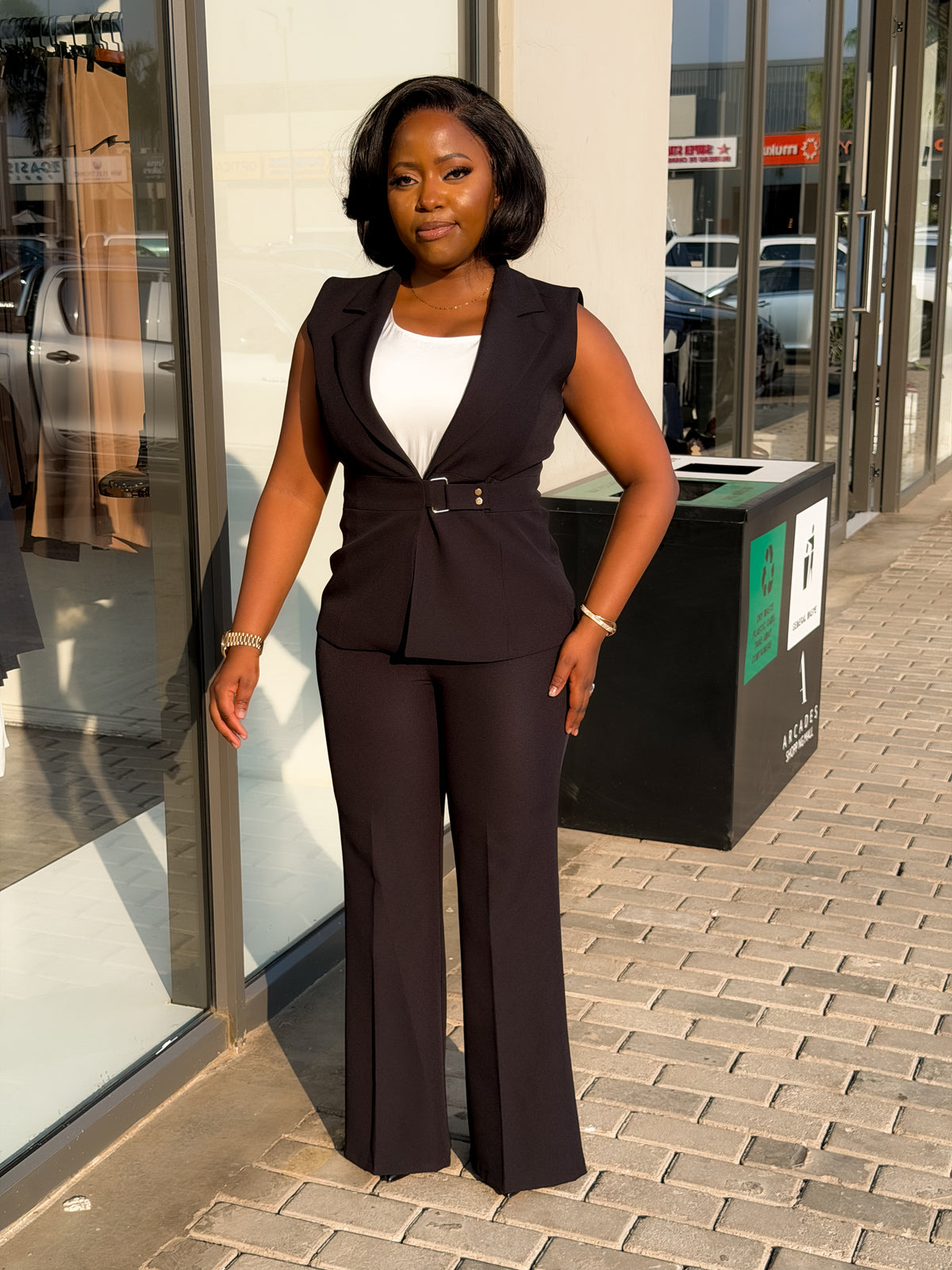 Black Sleeveless Pant Suit.
