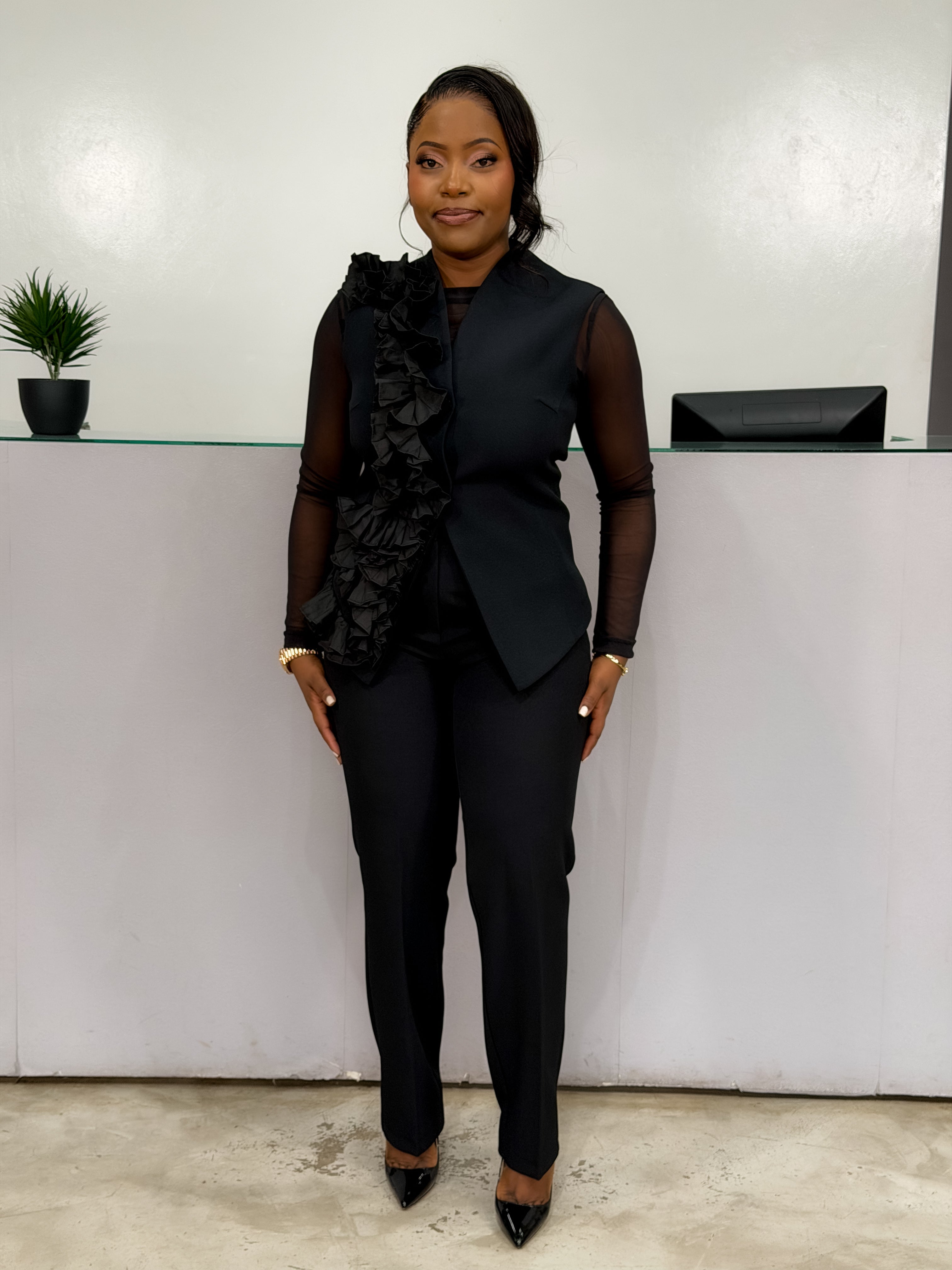 Front Frills Sleeveless Detailed Pant Suit