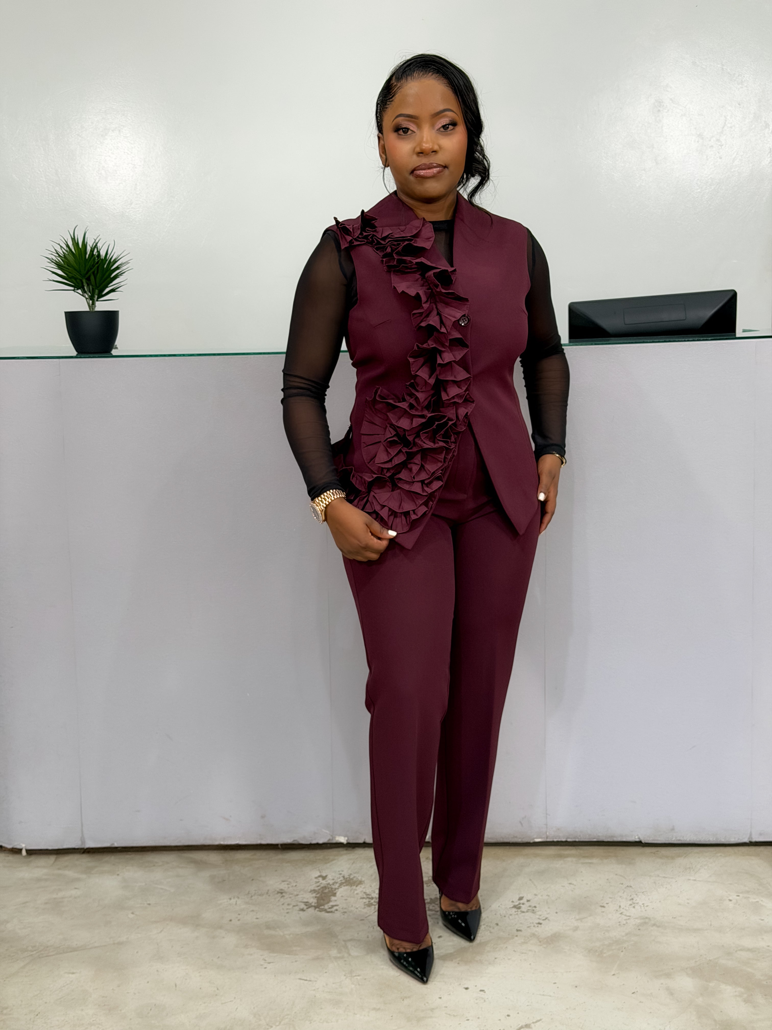 Front Frills Sleeveless Detailed Pant Suit